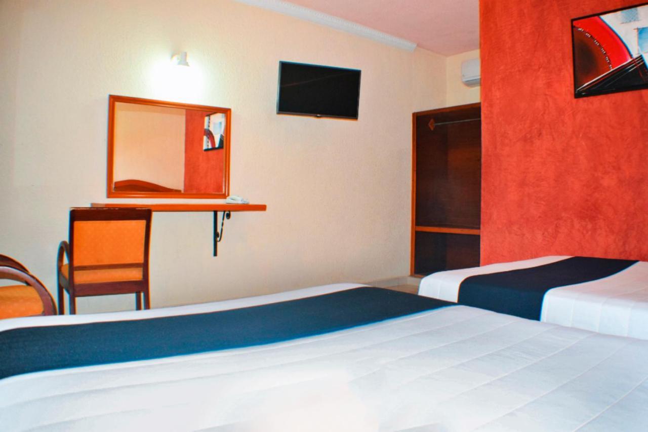 ואיאדוליד Hotel Hacienda Sanchez מראה חיצוני תמונה