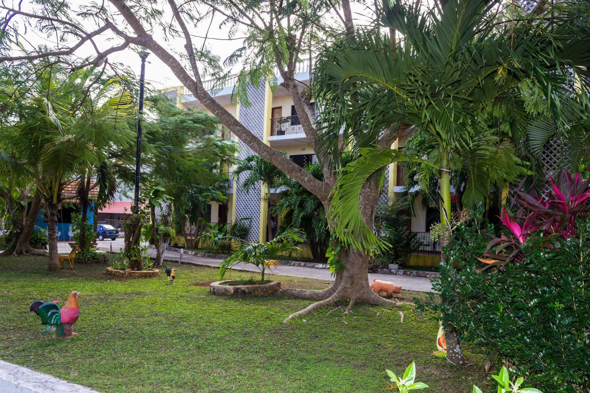 ואיאדוליד Hotel Hacienda Sanchez מראה חיצוני תמונה